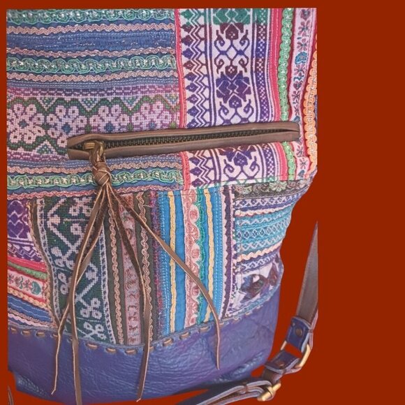 Bohemian Chic Embroidery Crossbody Bag With Adjustable Strap & Zipper Closure - Picture 8 of 10